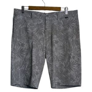 Travis Mathew Go Fish Golf Shorts Mens 34 Palm Leaf Sport Preppy Light Grey